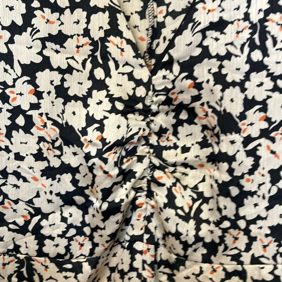 Zara wide sleeve v neck Floral Black and White Dress - Picture 4 of 6